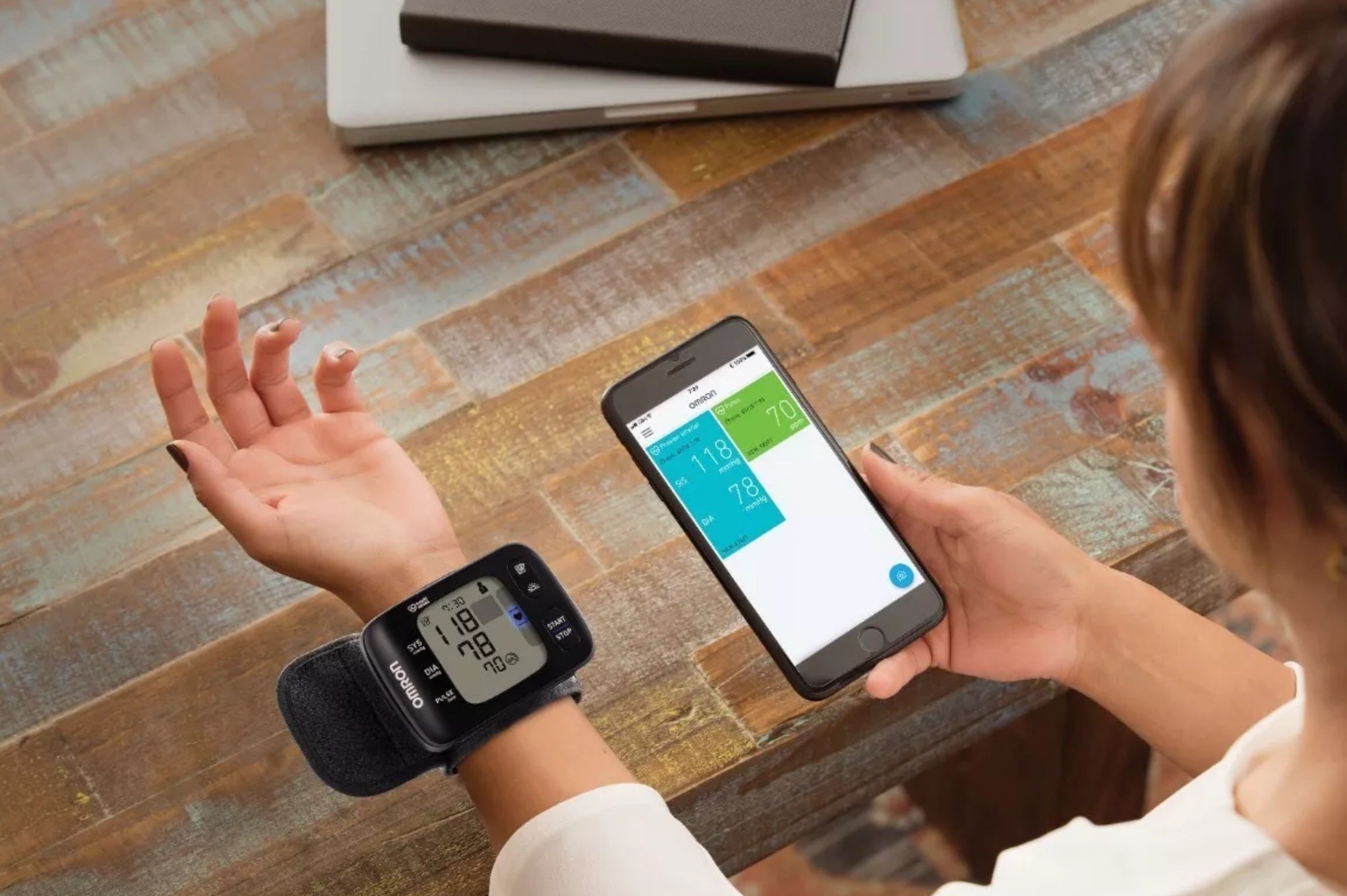 Monitor de Presión Arterial de Muñeca OMRON HEM-6232T Bluetooth Preciso