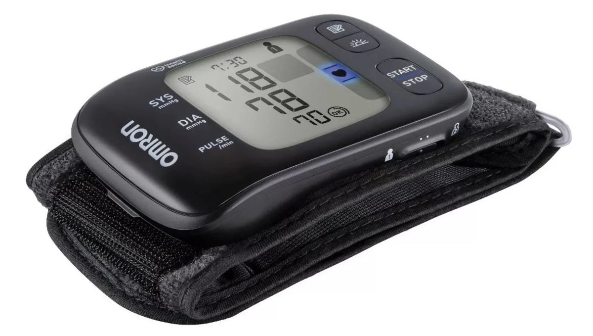 Omron HEM-6232T - Tensiómetro de Muñeca Bluetooth con Detección de Hipertensión Matutina Vista Lateral - Mall ZOFRI Iquique